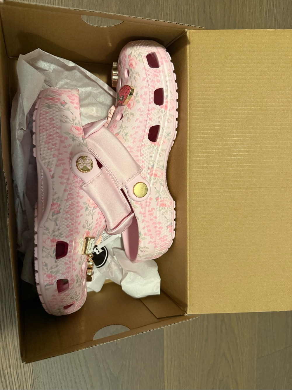 CROCS x LoveShackFancy Womens Size 7 BNIB - Picture 4 of 6